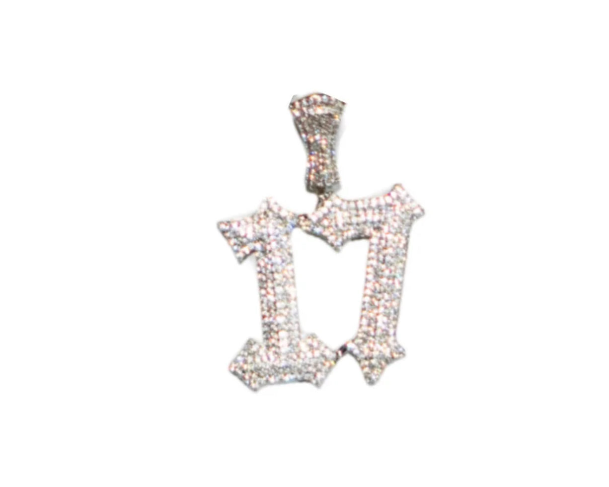 Colgante “17” color Silver
