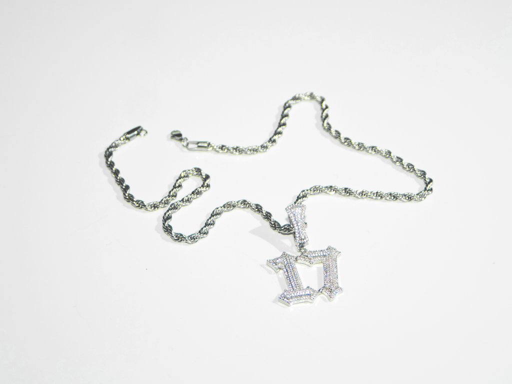 Colgante “17” color Silver