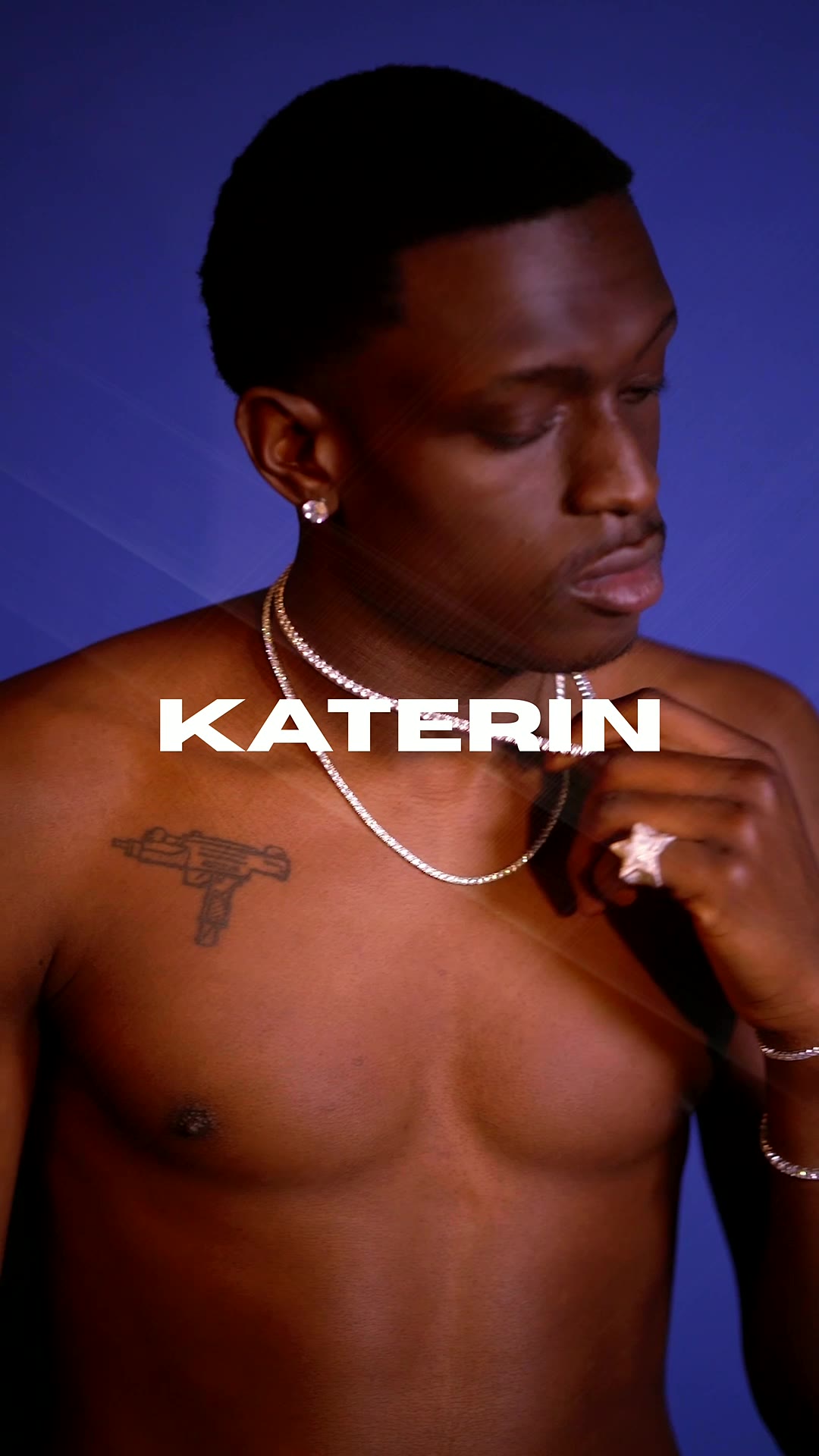 Chico con cadenas y anillos KATERIN